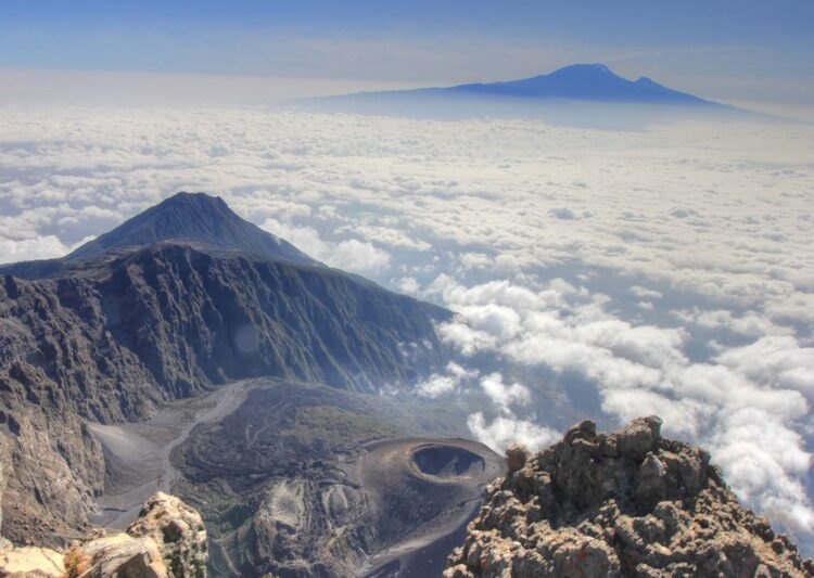Best 4-day Mount Meru hiking tour